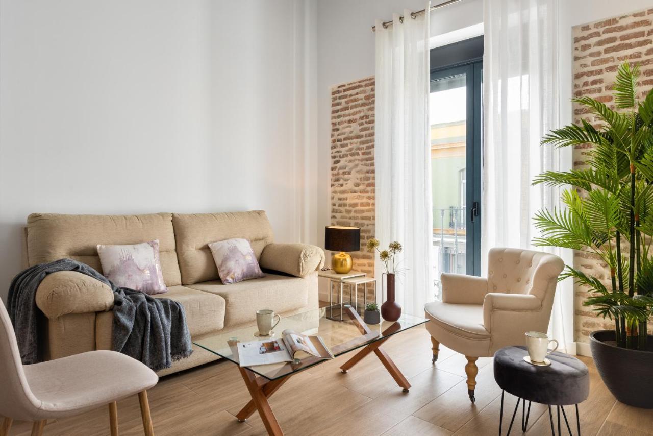 Komodo Puerta Osario Sevilla Exteriör bild