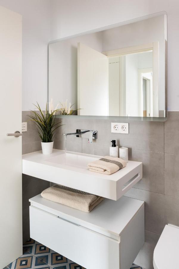 Komodo Puerta Osario Sevilla Exteriör bild