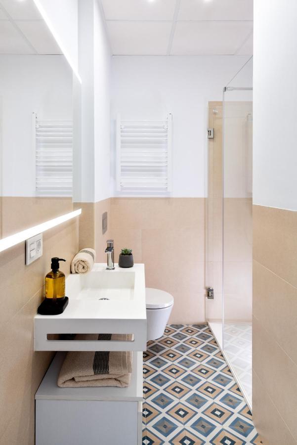 Komodo Puerta Osario Sevilla Exteriör bild